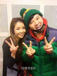 演歌アイドルのヨン・ジフが、キム・シニョンと共にSUPER JUNIOR（スーパージュニア）のシンドンと深夜のデートを楽しんだ。
