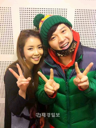 演歌アイドルのヨン・ジフが、キム・シニョンと共にSUPER JUNIOR（スーパージュニア）のシンドンと深夜のデートを楽しんだ。
