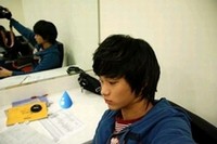 最近、韓国のオンライン掲示板に「だれかが撮ったようなキム・スヒョンの横顔。だけど意外な手掛かりが鏡の中に」というコメントとともに一枚の写真が公開された。 最近、韓国のオンライン掲示板に「だれかが撮ったようなキム・スヒョンの横顔。だけど意外な手掛かりが鏡の中に」というコメントとともに一枚の写真が公開された。