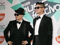 韓国MBCミュージックフェスティバル二出演したDynamic Duo（ダイナミック・デュオ）（1）