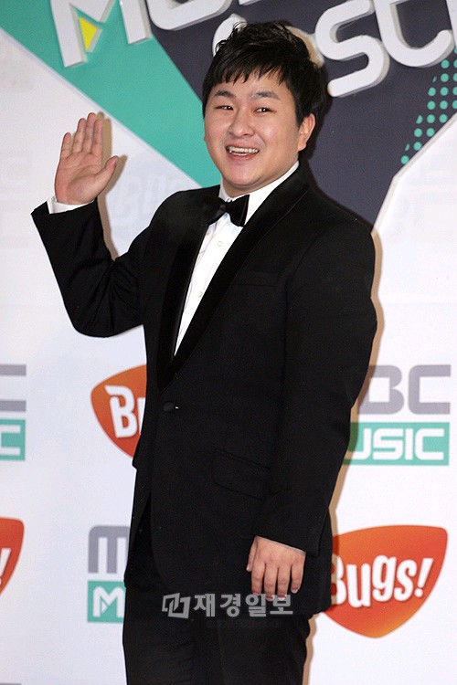 韓国MBCミュージックフェスティバルに出演したホガク(1)