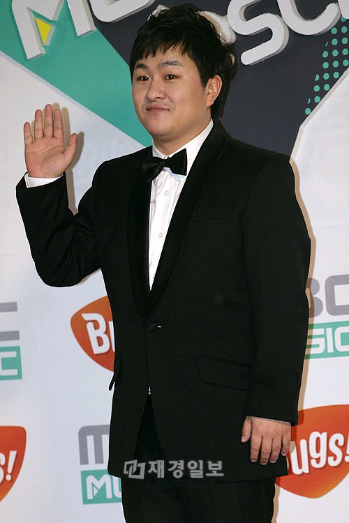 韓国MBCミュージックフェスティバルに出演したホガク(2)