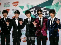 韓国MBCミュージックフェスティバルに出演した超新星（1）（2）