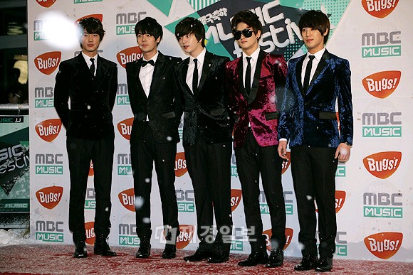 韓国MBCミュージックフェスティバルに出演した超新星（2）（1）