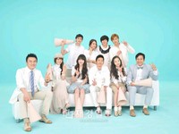 違法ダウンロードを根絶し、合法的なダウンロードを通して堂々と映画や音楽を楽しもうという趣旨の『グッドダウンローダーキャンペーン』のため、映画界と歌謡界のスターたちが集結し、広告を撮影した。
