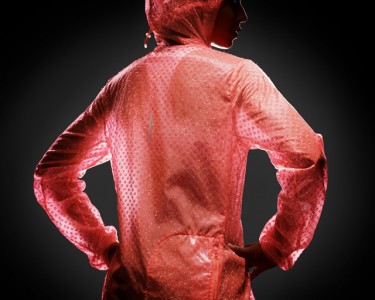 ナイキから、春のランニングをより快適にするファッショナブルなジャケットが展開中