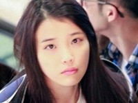 最近、一部オンラインコミュニティの掲示板に歌手IU（アイユ）のすっぴんの写真が掲載され、ネットユーザーから大きな関心が寄せられている。写真＝オンラインコミュニティ
