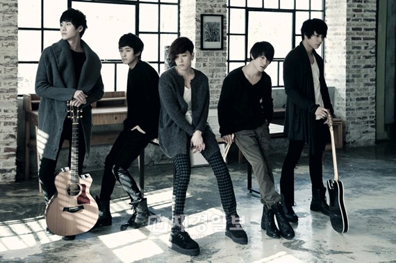 男性バンドFTISLAND（エフティー・アイランド）が発売と同時にアルバム売上げ1位を獲得し、華々しいカムバックを予告した。
