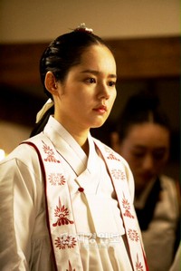 女優ハン・ガインが「100億ウォンのビル所有」説に対し「事実無根」だと語った。