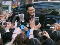 パク・シフ主演映画『私が殺人犯だ』の撮影のため、100人以上のファンがエキストラとして集まった。
