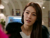 ガールズグループAFTERSCHOOL（アフタースクール）のカヒが『ドリームハイ2』で教師役を演じているが、今回芸能事務所の理事としての姿も完ぺきに演じた。