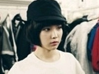 歌手IUがおかっぱ頭に変身し、話題となっている。写真=オンラインコミュニティ