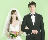 少女時代のジェシカと俳優イ・ドンウクの結婚式の写真に視線が集まっている。