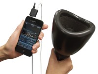 音を漏らさずにカラオケアプリで歌えるiPad/iPhone用マイク「うるさくないカラOK！ミュートマイク for iPad/iPhone」