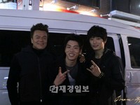 連日話題に上っている韓国KBS 2TV月火ドラマ『ドリームハイ2』の撮影現場に2AMのイ・チャンミンが突然訪れたことが明らかになり、話題になっている。