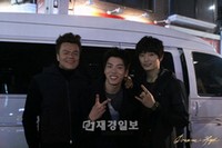 連日話題に上っている韓国KBS 2TV月火ドラマ『ドリームハイ2』の撮影現場に2AMのイ・チャンミンが突然訪れたことが明らかになり、話題になっている。