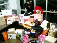 9日、ZE:A(ゼア、帝国の子供たち)の公式me2dayに「2012.02.09 happy Birthday to Jun Young!! ZE:A's　みなさんに頂いたプレゼントの山からジュンヨン探し!!!今日はムン・リーダーの誕生日！たくさん祝ってくださいね！」というコメントともに一枚の写真が投稿された。写真=ZE:Aの公式me2day