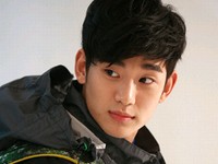 韓国MBCドラマ『太陽を抱いた月』のヒーロー、キム・スヒョンが第一毛織「BEAN POLE OUTDOOR(ビンポール アウトドア)」のモデルに抜擢され、専属契約を結んだ。 