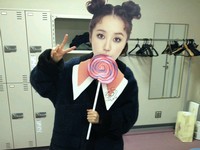 韓国の女優ユン・ウネが、5等身写真でファンに笑いをプレゼントした。