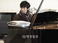 24日放送のMBCミュージック『その女作詞、その男作曲』に、実力派シンガーソングライターのユン・ゴンが電撃出演する。