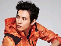 “彫刻のような美男子”俳優ウォンビンの男性美あふれるグラビアが公開された。