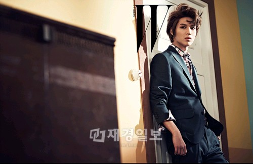 SM所属スターたちのグラビア撮影が先月YouTube(ユーチューブ)でライブ中継され、ファンの関心を集めた。この日、生中継された模様が「W KOREA」3月号で公開され、ファッションピープルの間で再び話題となっている。写真=SHINeeのテミン W Korea SM所属スターたちのグラビア撮影が先月YouTube(ユーチューブ)でライブ中継され、ファンの関心を集めた。この日、生中継された模様が「W KOREA」3月号で公開され、ファッションピープルの間で再び話題となっている。写真=SHINeeのテミン W Korea