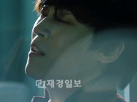 22日にミニアルバムをリリースするジョン・パクが20日午前、タイトル曲「Falling」のティーザー映像を公開し、ファンの注目を集めた。