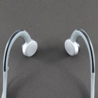 骨の振動で音を聞く「骨伝導方式」を採用したヘッドホン「DN-68611」 骨の振動で音を聞く「骨伝導方式」を採用したヘッドホン「DN-68611」