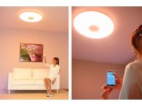 シャープ製スマートフォンの専用アプリを使った操作実演(写真:シャープ) シャープ製スマートフォンの専用アプリを使った操作実演(写真:シャープ)