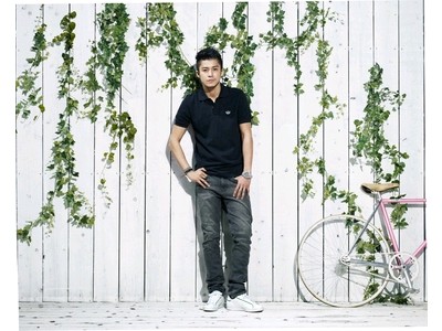 アディダス ジャパンは22日、ストリートスポーツウエア『adidas Originals（アディダス オリジナルス）』の2012 Spring/Summerのイメージキャラクターに俳優の小栗旬さんを抜擢したと発表した。
