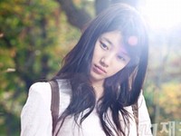 ガールズグループMiss Aのスジが、映画『建築学概論』でスクリーンデビューを果たす。
