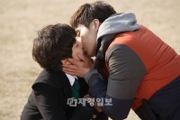 KBS2ドラマ『乱暴なロマンス』の最終回が視聴率（AGBニールセン・首都圏基準）6.5%を記録し、2位という成績を収めた。