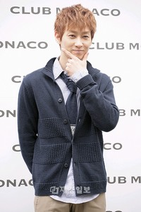 クラブモナコ(Club Monaco)の 2012 S/Sプレゼンテーションが 28日、ソウルのクラブMOWで行われた。 クラブモナコ(Club Monaco)の 2012 S/Sプレゼンテーションが 28日、ソウルのクラブMOWで行われた。