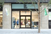 ファッショナブルなスポーツウェアを提案する「Saturday in the park 丸の内」がオープン