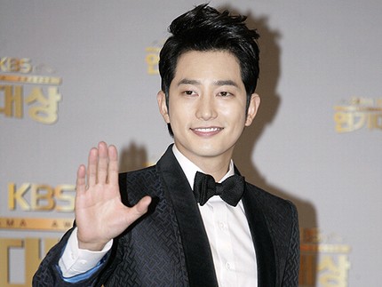 俳優パク・シフが、来る3月29日と31日、そして4月3日に大阪、名古屋、東京の3都市でファンミーティングを開き、そこからアジアツアーをスタートする予定だという。