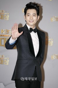 俳優パク・シフが、来る3月29日と31日、そして4月3日に大阪、名古屋、東京の3都市でファンミーティングを開き、そこからアジアツアーをスタートする予定だという。 俳優パク・シフが、来る3月29日と31日、そして4月3日に大阪、名古屋、東京の3都市でファンミーティングを開き、そこからアジアツアーをスタートする予定だという。