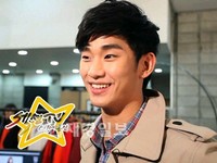 俳優キム・スヒョンが女優ハン・ガインとのキスシーンについて語った。
