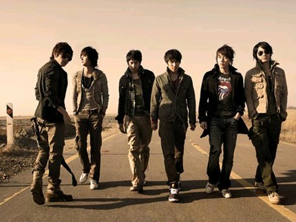 今年結成14年目を迎える韓国の最年長アイドル神話（SHINHWA）が、4年ぶり10枚目のアルバム発売と同時にJTBCバラエティー番組『神話放送』をスタートさせるという。