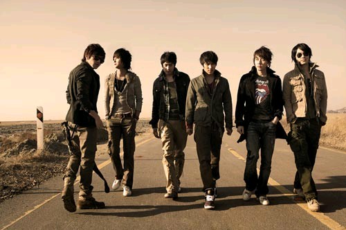 今年結成14年目を迎える韓国の最年長アイドル神話（SHINHWA）が、4年ぶり10枚目のアルバム発売と同時にJTBCバラエティー番組『神話放送』をスタートさせるという。