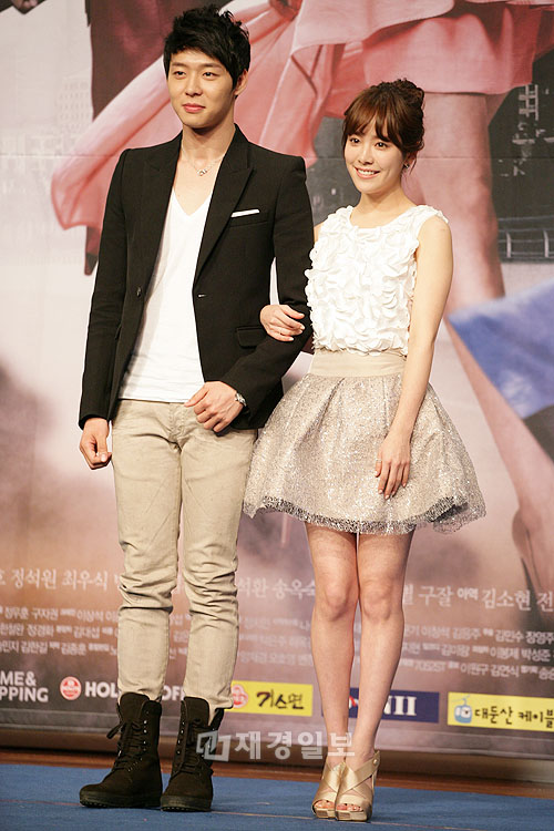 『屋根裏部屋の皇太子』発表会に参加するJYJパク・ユチョンら(5)