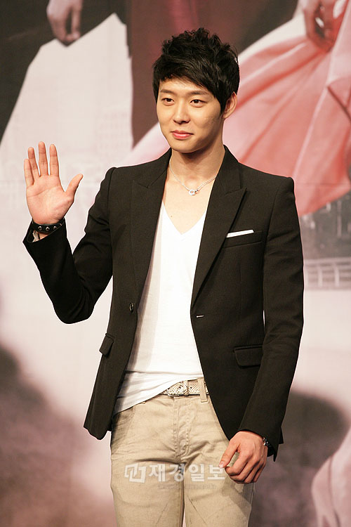 『屋根裏部屋の皇太子』発表会に参加するJYJパク・ユチョンら(3)