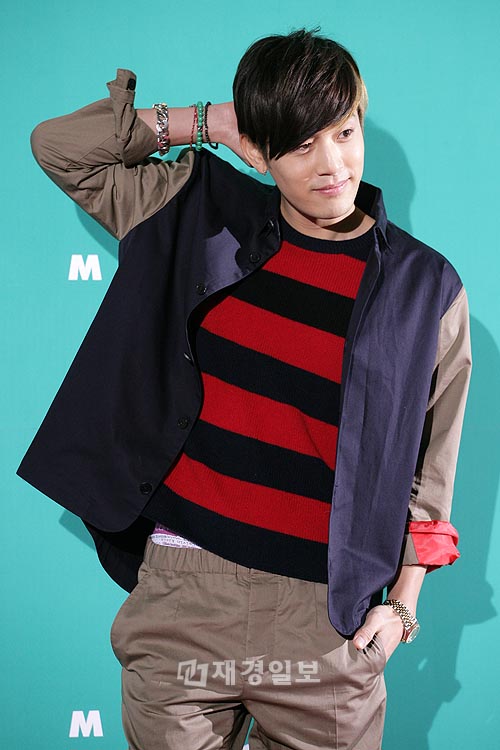 H&Mローンチパーティーに出席したSE7EN(3)