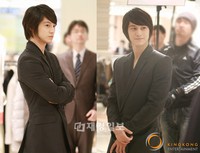 俳優キム・ボムが、韓国MBC『ハイキック3―短足の逆襲』に特別出演し、デパートの社長に変身して新たな姿を披露する。財閥オーラ漂うキム・ボムの完璧なビジュアルのビハインド写真が公開され、熱い話題になっている。 俳優キム・ボムが、韓国MBC『ハイキック3―短足の逆襲』に特別出演し、デパートの社長に変身して新たな姿を披露する。財閥オーラ漂うキム・ボムの完璧なビジュアルのビハインド写真が公開され、熱い話題になっている。