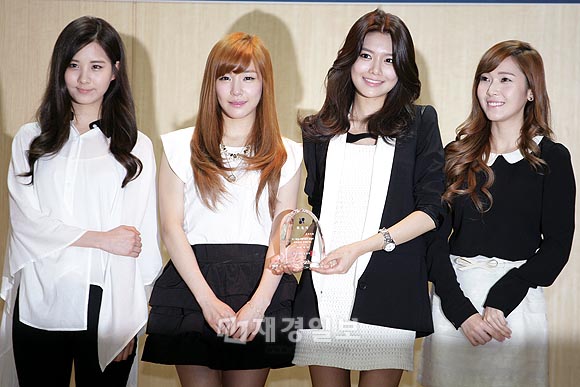 江南区広報大使委嘱式に出席した少女時代のメンバー（4）