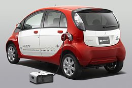 「MiEV power BOX」（画像：三菱自動車）