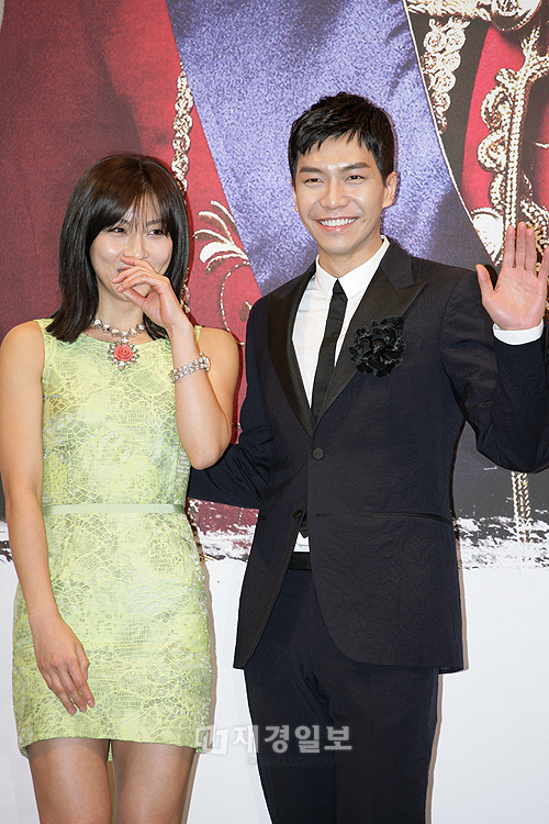 『ザ・キング2Hearts』製作発表会に出席するイ・スンギとハ・ジウォン(5)