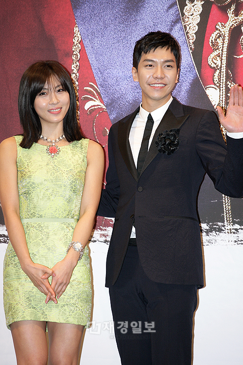 『ザ・キング2Hearts』製作発表会に出席するイ・スンギとハ・ジウォン(2)