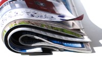 勤務時間中に雑誌や新聞を読むことには罪悪感があると思います。お昼休みでない限りは、デスクで何かを読もうとしても、こっそりとできるだけ人に見られないようにするのではないでしょうか。