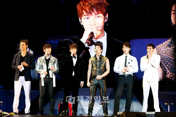2PMが10日、香港でアジアツアー「Hands Up Asia Tour」の最終公演を成功させ、ツアーの幕を閉じた。
