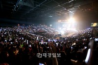 2PMが10日、香港でアジアツアー「Hands Up Asia Tour」の最終公演を成功させ、ツアーの幕を閉じた。 2PMが10日、香港でアジアツアー「Hands Up Asia Tour」の最終公演を成功させ、ツアーの幕を閉じた。